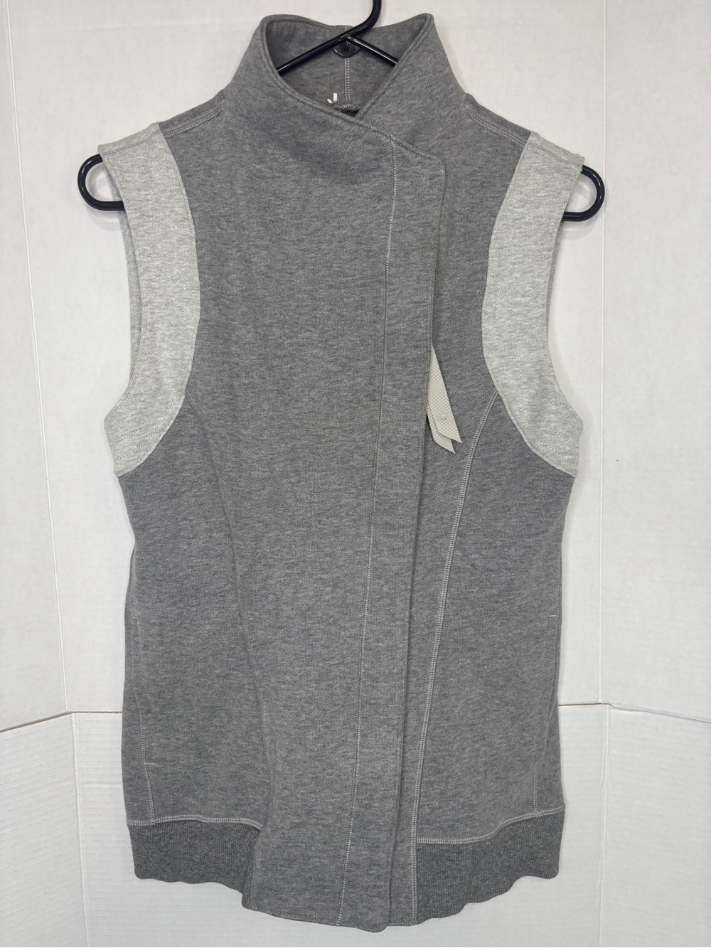 lululemon athletica Women’s Grey Versa Vest Sleeveless Fitted Sweater Mock Neck